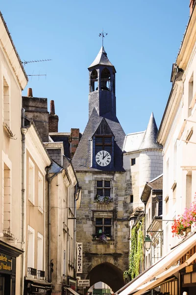 Utsikt över klocktornet i Amboise stad — Stockfoto