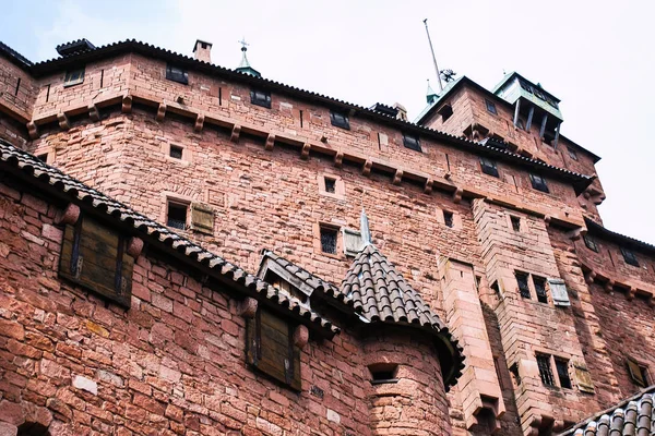 Viw inferior del castillo Chateau du Haut-Koenigsbourg — Foto de Stock