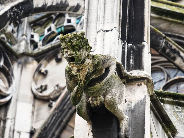 Sculptuur op de buiten muur van de kathedraal van Reims — Stockfoto