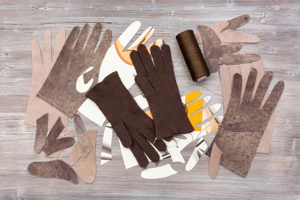 Divers détails pour la production de gants sur table — Photo