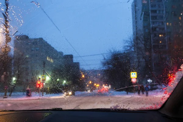 View of street in Moscow city in snowy evening — Stock Photo, Image