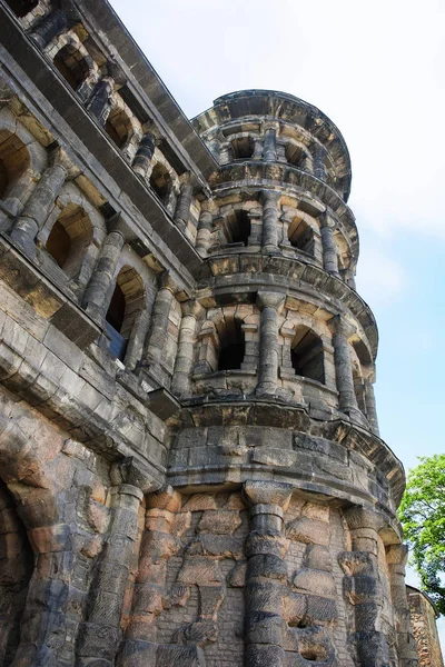 Torre da antiga Porta Nigra (Portão Negro) em Trier — Fotografia de Stock