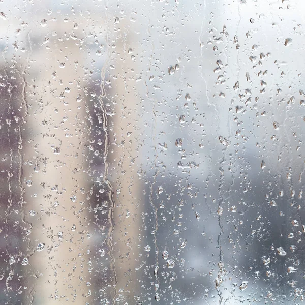 Gotas de chuva na janela da casa no inverno — Fotografia de Stock