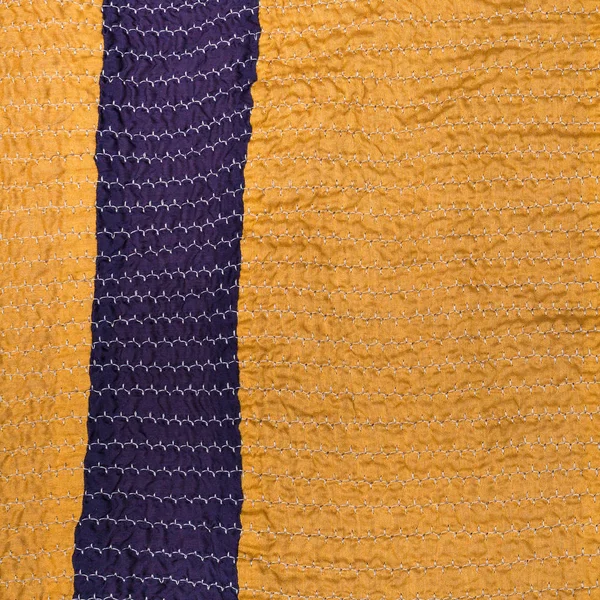 Fond textile jaune à partir de bandes cousues — Photo