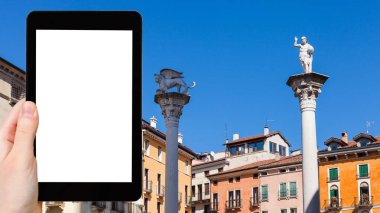 turist sütunlarda Vicenza şehir fotoğrafları
