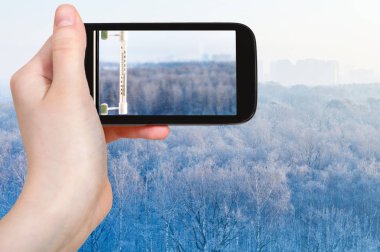 turist fotoğraf termometre içinde soğuk kış günü