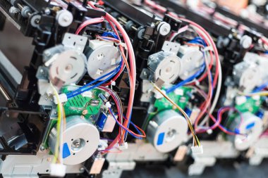 yeni yazıcı montaj sırasında yeni kartuşları