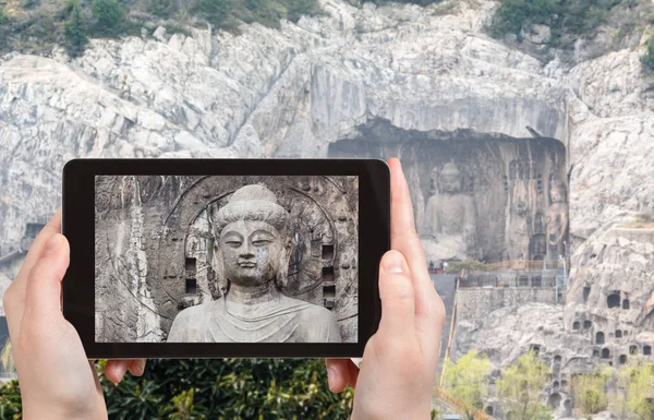 Turist fotoğrafları büyük Vairocana heykel — Stok fotoğraf