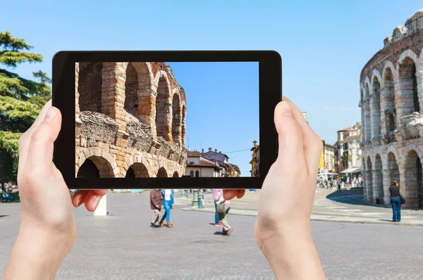 Fotografías turísticas romana Arena en Piazza Bra — Foto de Stock