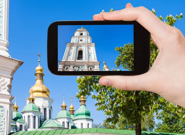 Tourist photographs bell tower of Cathedral — Stock Photo, Image