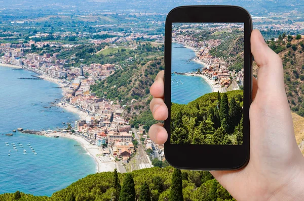 Fotografia turistica sulla riva del Mar Ionio in Sicilia — Foto Stock