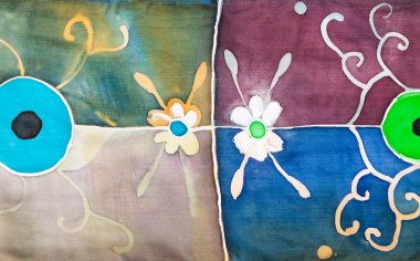 batik İpek eşarp üzerinde soyut çiçek süsleme