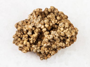 beyaz üzerine ham kalsedon taşı