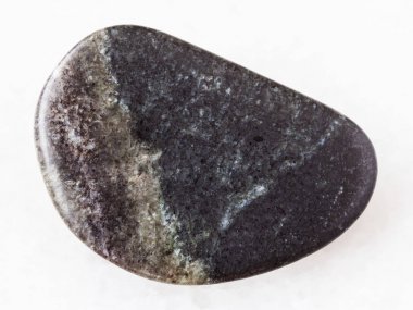 Beyaz taşa cilalı olivinite