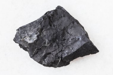 kaba shungite şeyl beyaz taşa