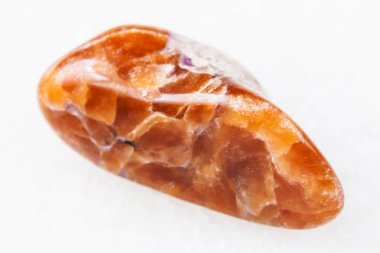 Beyaz eskitme tinaksite değerli taş