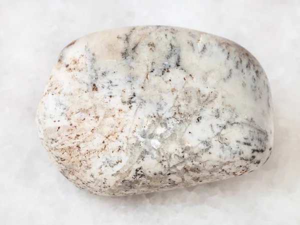 Polerowane albit kamień szlachetny biały — Zdjęcie stockowe