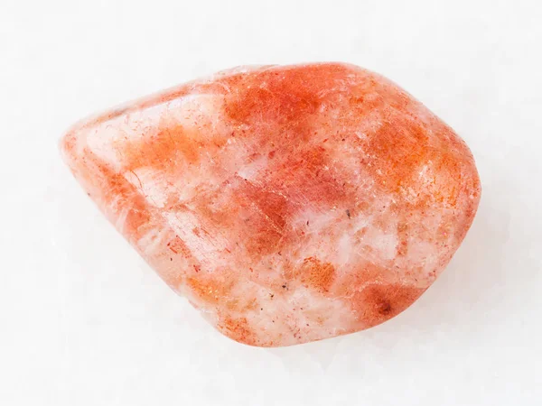 Beyaz eskitme sunstone (heliolite) değerli taş — Stok fotoğraf