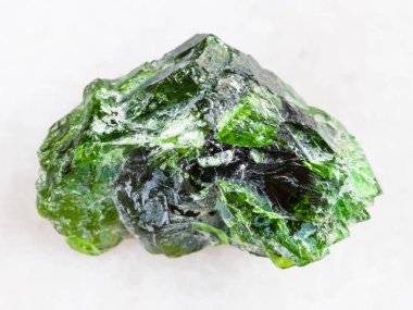 ham kristal beyaz krom Diopside taş