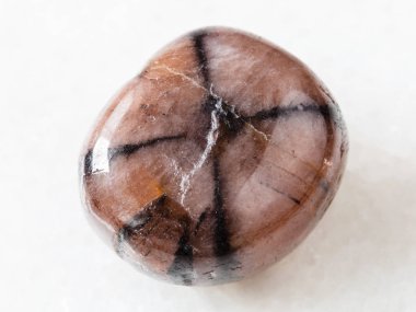 Beyaz eskitme Chiastolite değerli taş