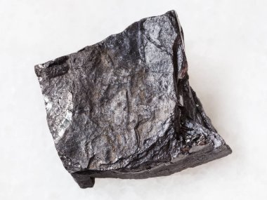 Beyaz taşa kaba karbonlu şeyl