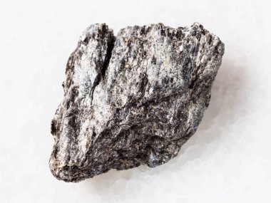 ham kuvars-biotite şist beyaz taşa