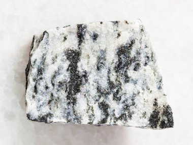 Beyaz taşa kaba migmatite