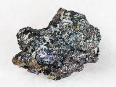 Molybdenite kristal beyaz taşa Glaucophane içinde