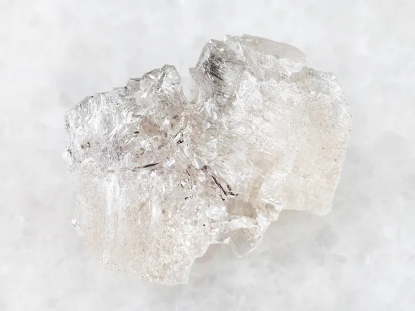 Hrubý krystal Danburite drahokam na bílém — Stock fotografie