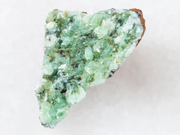 Anapaite taş beyaz üzerine kaba kristalleri