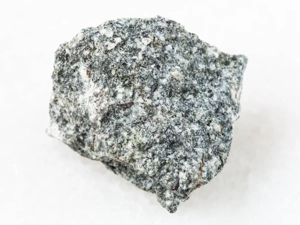 Pedra diorita áspera no branco — Fotografia de Stock