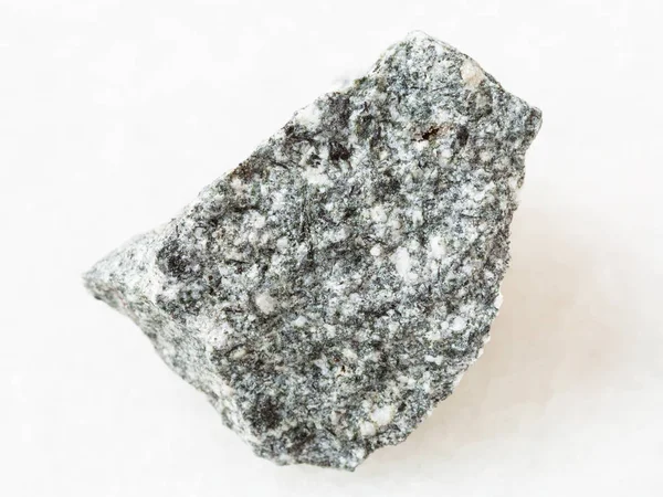 Surový kámen diorit na bílém — Stock fotografie