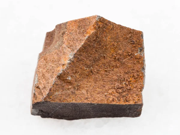 Hyalobasalt (tachylite) sten på vit — Stockfoto