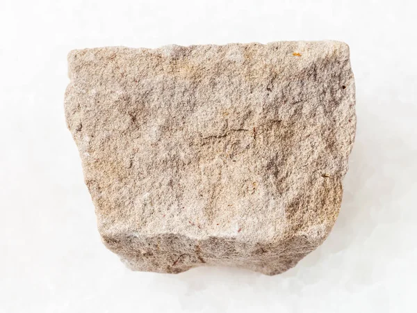 Råa grå dolomit sten på vit — Stockfoto