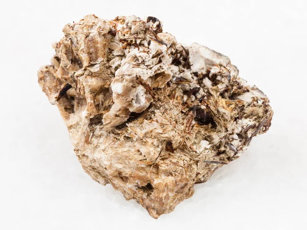 Astrophyllite kryształy w kamieniu Natrolite na białym — Zdjęcie stockowe