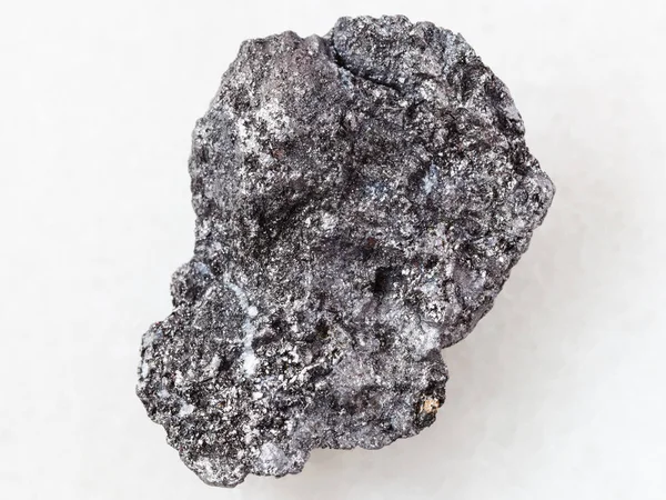 黒鉛石の上に白い大理石の作品 — ストック写真