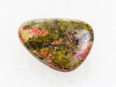 üzerinde beyaz mermer eskitme Unakite değerli taş