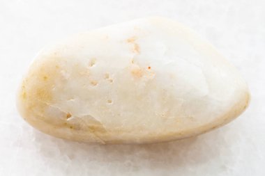 Yeşil Akik taş üzerinde beyaz mermer eskitme