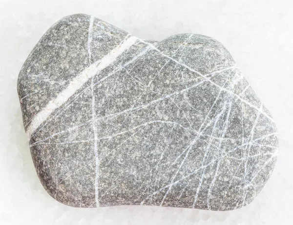 Greywacke 백색 대리석에 사암의 조약돌 — 스톡 사진
