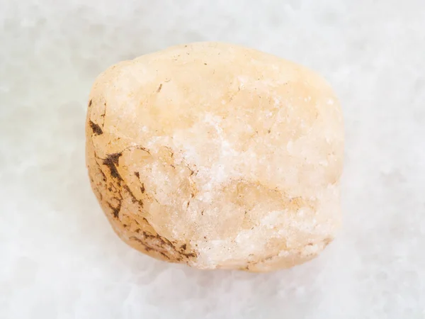 Žlutý mramor kámen na bílém mramoru — Stock fotografie