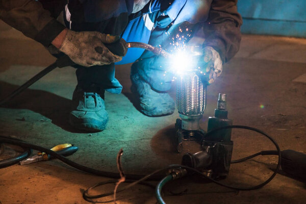 сварка труб на глушителе для гофрирования
