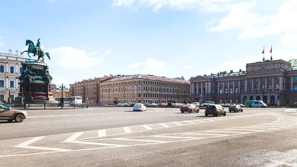 St İshak Meydanı Mariinsky Sarayı ile görünümünü — Stok fotoğraf