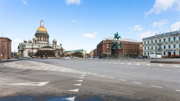Panoramatický pohled na St Isaac náměstí s katedrálou — Stock fotografie