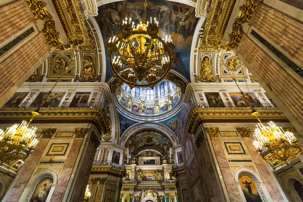 Dentro de la Catedral de San Isaac en San Petersburgo —  Fotos de Stock