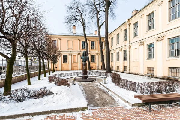 Gaden van Mensjikov paleis in Sint-Petersburg — Stockfoto