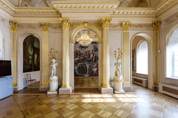 Interior de la sala en el Palacio Menshikov en San Petersburgo — Foto de Stock