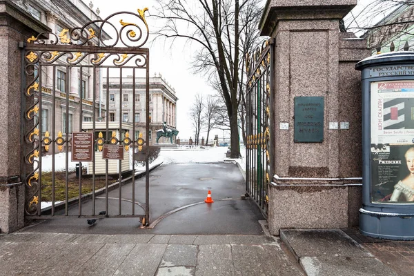 Poort van de binnenplaats van Sint-Petersburg Marble Palace — Stockfoto