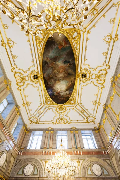 Plafond in marmer paleis in Sint-Petersburg — Stockfoto