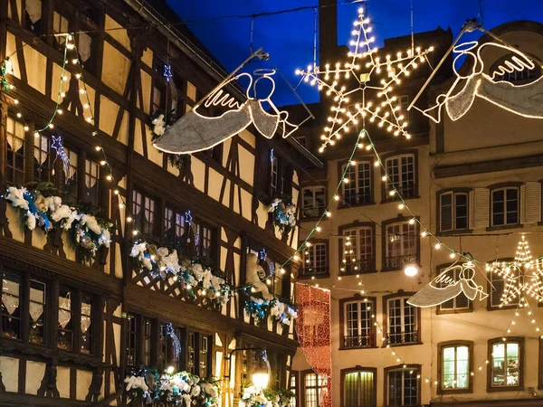 Iluminación durante la feria de Navidad en Estrasburgo —  Fotos de Stock