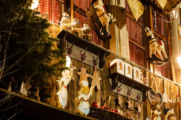 Lokala jul leksaker på Xmas marknaden i Strasbourg — Stockfoto